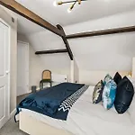 30 Percent Off! The Exquisite Gems Of - Garden Terrace *