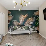 30 Percent Off! The Exquisite Gems Of - Garden Terrace 公寓 *