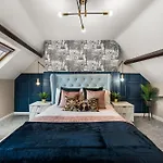 30 Percent Off! The Exquisite Gems Of - Garden Terrace 惠特比