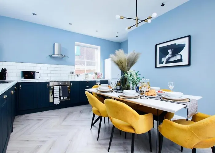 30 Percent Off! The Exquisite Gems Of - Garden Terrace ウィットビー