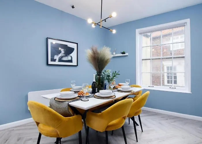 30 Percent Off! The Exquisite Gems Of - Garden Terrace *