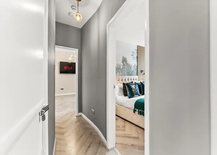 30 Percent Off! The Exquisite Gems Of - Garden Terrace ウィットビー