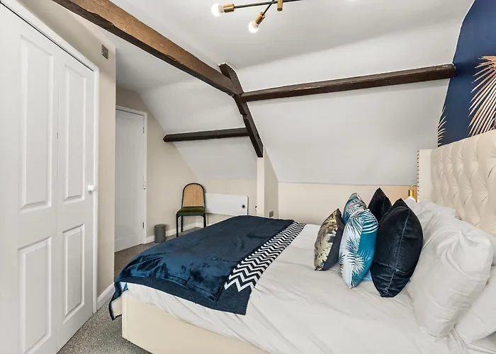 30 Percent Off! The Exquisite Gems Of - Garden Terrace *