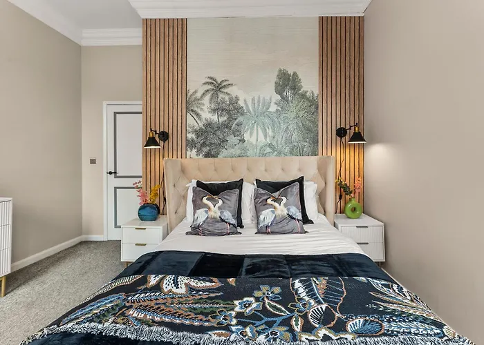 30 Percent Off! The Exquisite Gems Of - Garden Terrace ウィットビー