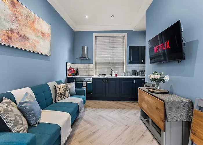 30 Percent Off! The Exquisite Gems Of - Garden Terrace * ウィットビー