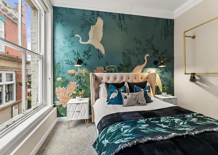 30 Percent Off! The Exquisite Gems Of - Garden Terrace *