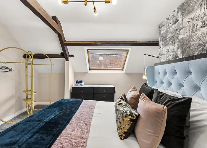 30 Percent Off! The Exquisite Gems Of - Garden Terrace ウィットビー