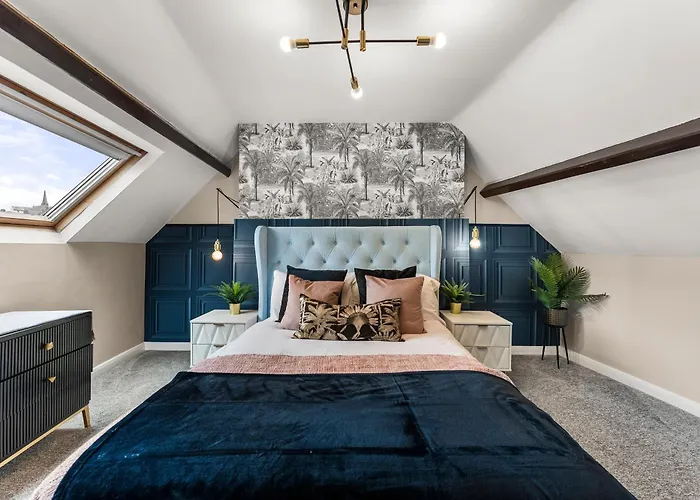 30 Percent Off! The Exquisite Gems Of - Garden Terrace ウィットビー