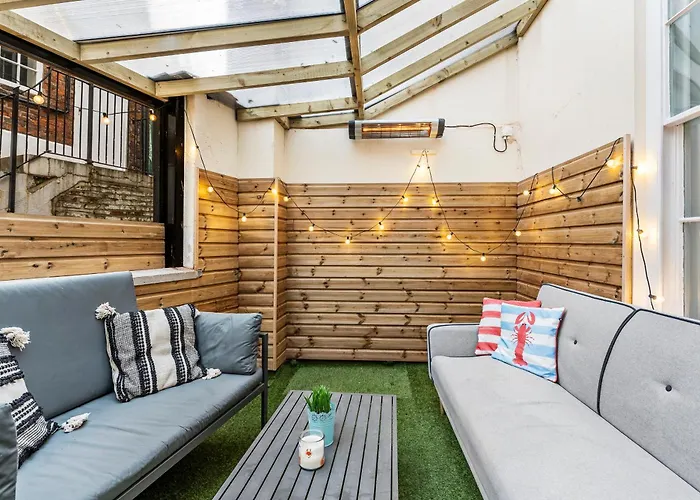 30 Percent Off! The Exquisite Gems Of - Garden Terrace アパート