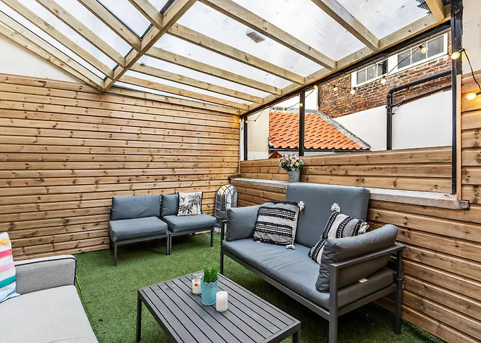 30 Percent Off! The Exquisite Gems Of - Garden Terrace アパート