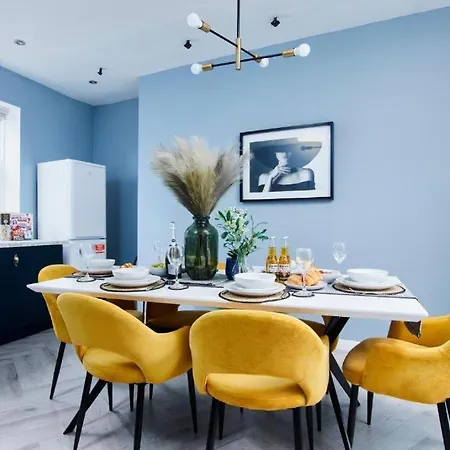 30 Percent Off! The Exquisite Gems Of - Garden Terrace *