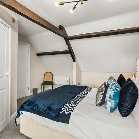 30 Percent Off! The Exquisite Gems Of - Garden Terrace *