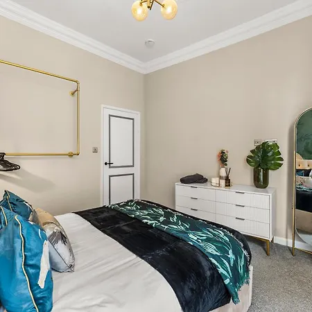 30 Percent Off! The Exquisite Gems Of - Garden Terrace Apartament *