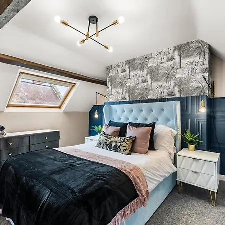 30 Percent Off! The Exquisite Gems Of - Garden Terrace Apartament Whitby